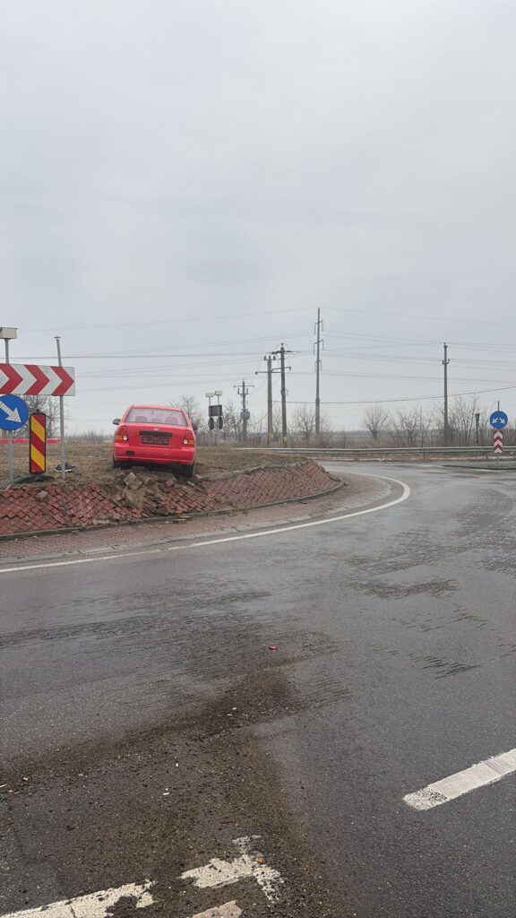 (VIDEO) Dolj: S-a urcat băut la volan și provocat un accident rutier