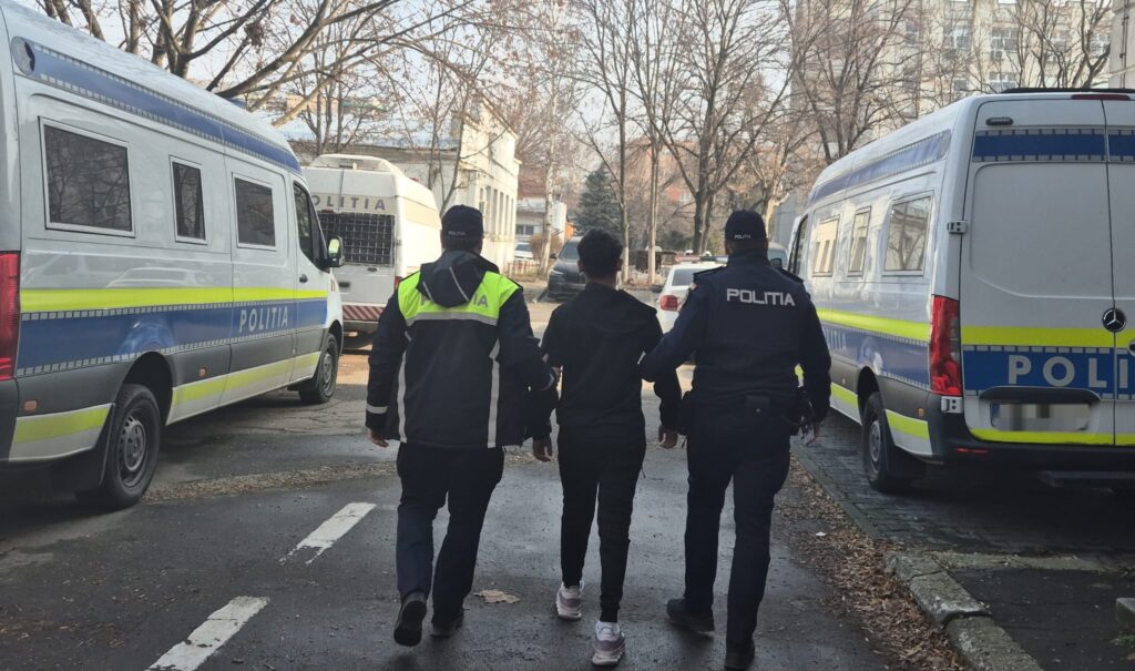 (VIDEO) Dolj: Adolescent arestat pentru tâlhărie