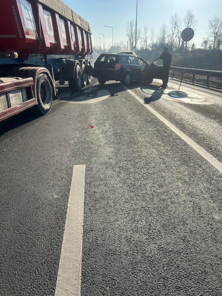 Târgu Jiu: Grav accident pe șoseaua de centură. Șoferul este resuscitat
