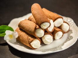 Cannoli cu mascarpone și amaretto