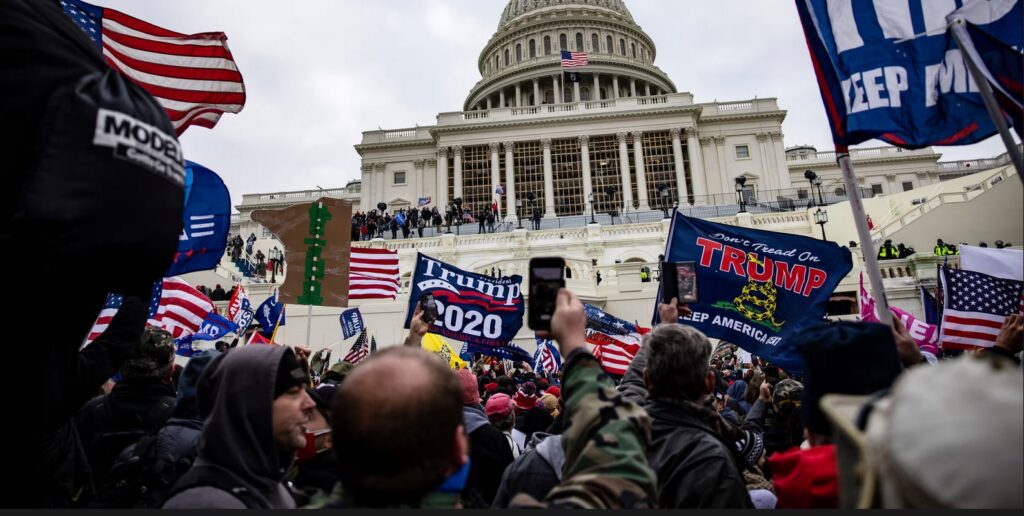 Participant la insurecția din 6 ianuarie, grațiat de Trump, împușcat de poliție în timpul unei opriri în trafic