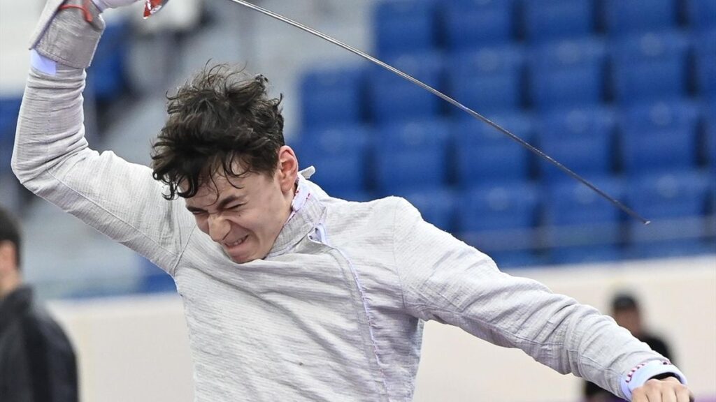 Scrimă / Pe urmele tatălui! Vlad Covaliu, medaliat cu aur la Cupa Mondială din SUA