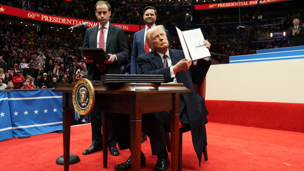 22 de state, în instanță pentru a opri blocarea lui Trump privind cetățenia prin dreptul de naștere