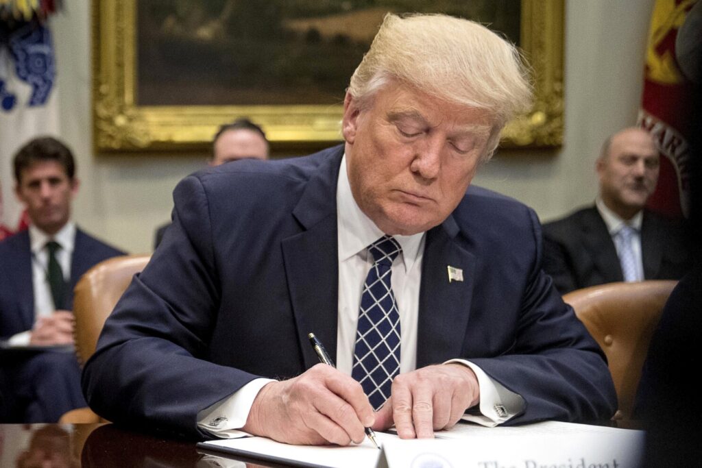 Donald Trump promite o serie de ordine executive în prima zi la Casa Albă