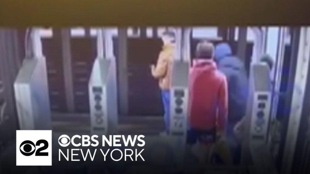 VIDEO: Un bărbat a fost împins în fața metroului din New York