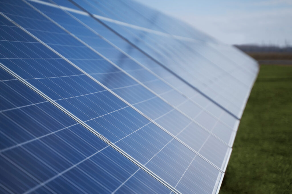CEO îşi face parc fotovoltaic pe depozitul de zgură al CET Işalniţa