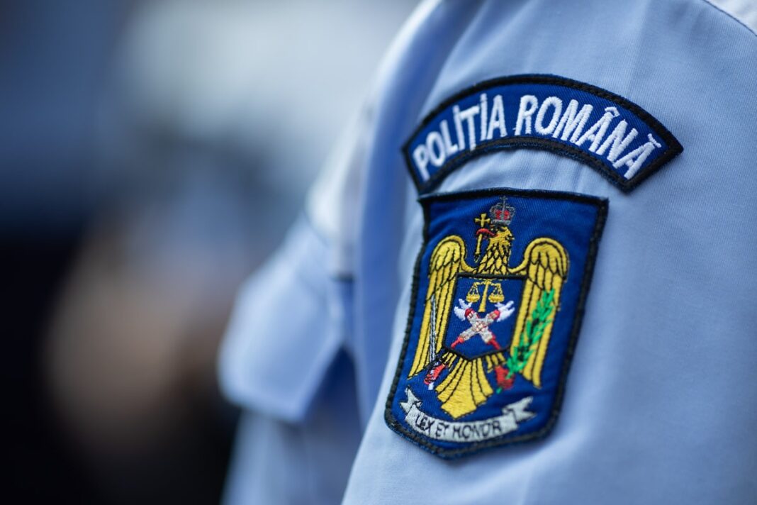 Bărbat reținut după ce s-a îmbrăcat în polițist și a cerut un miel pe care nu l-a plătit