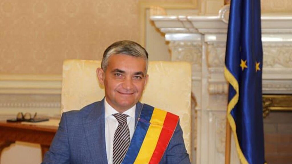 Primarul din Sinaia, acuzat că a primit mită aproape un milion de euro, reținut de procurorii DNA