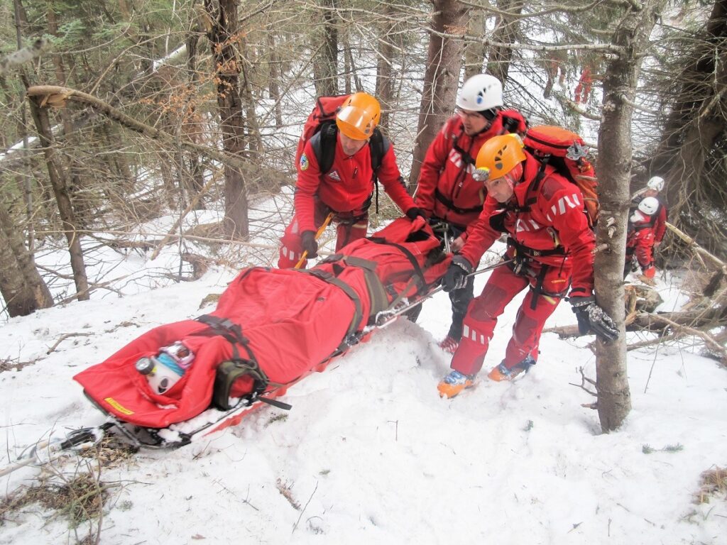Salvamont România anunţă un record nedorit: 187 de apeluri de urgenţă în 24 de ore