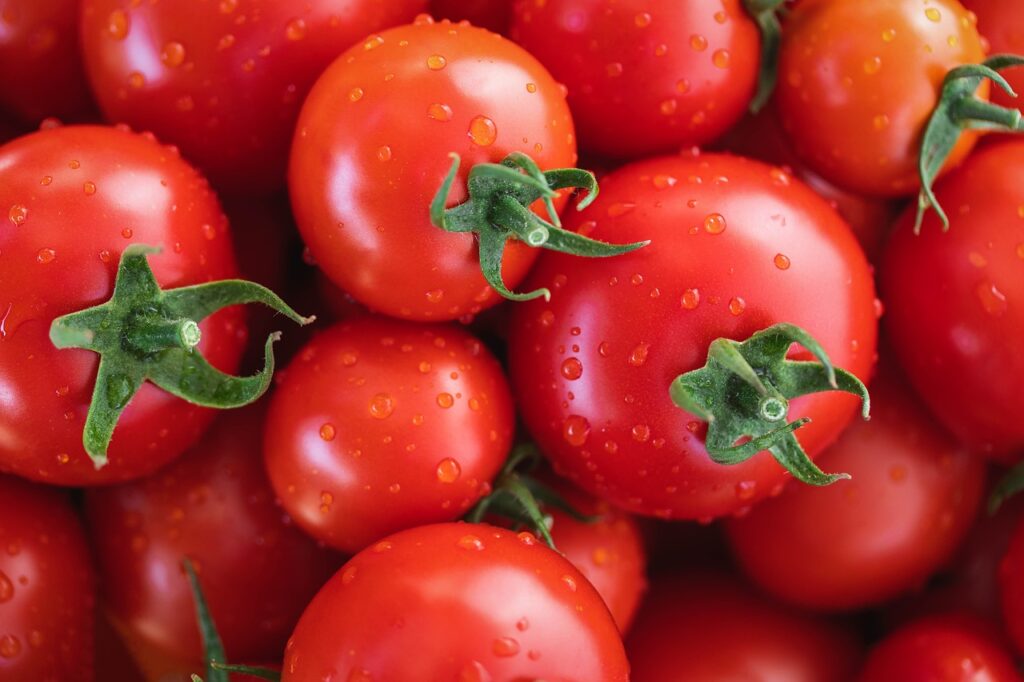 Roșiile românești ar putea deveni un lux de Paște: Prețuri estimate între 40 și 60 de lei/kg