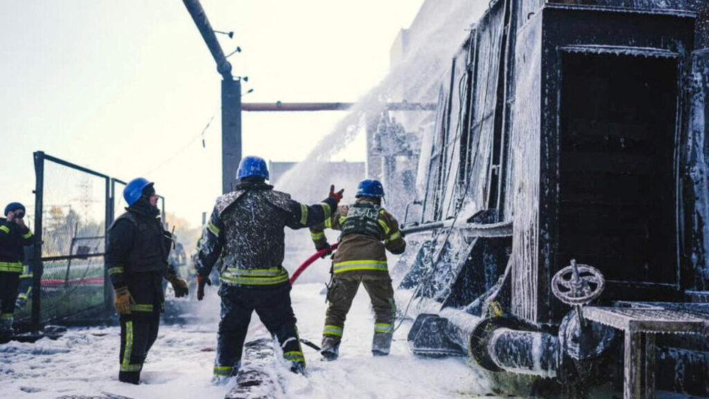 Dronele rusești au lovit centrala electrică din Ucraina, lăsând locuitorii în frig