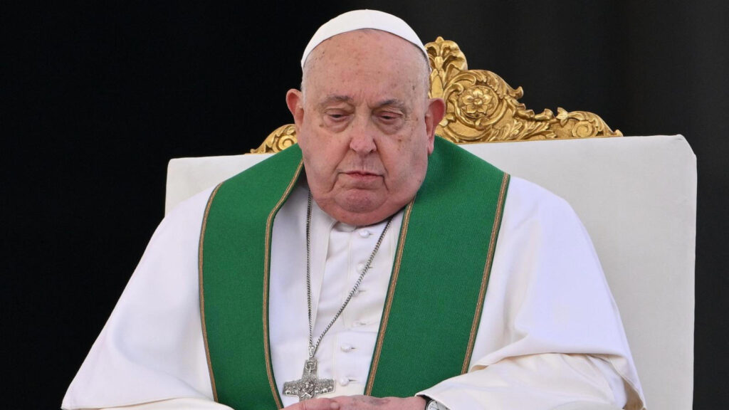 Papa Francisc a spus că respiră singur și se odihnește bine după diagnosticul de pneumonie bilaterală
