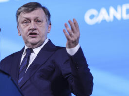 Candidatura lui Crin Antonescu, validată de BEC