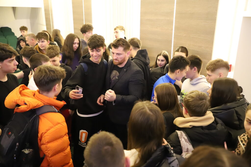 Cătălin Moroșanu, în campanie antibullying prin școlile din Râmnic
