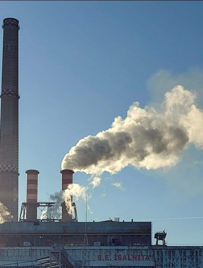 Instalațiile Termocentralei de la Ișalnița riscă să înghețe de la ger