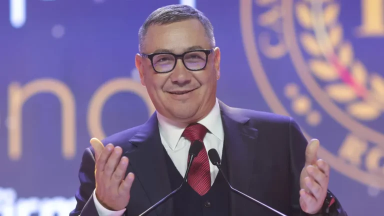 Victor Ponta şi-a anunţat candidatura la prezidențiale