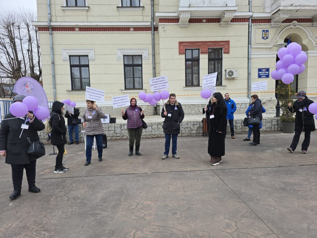 Bolnavii de cancer au ieșit în stradă la Târgu Jiu