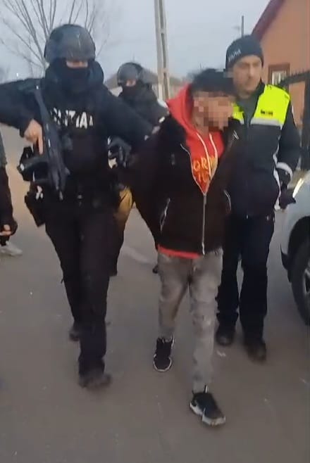 (VIDEO) Dolj: Reținut pentru violență în familie.Tânărul și-a înjunghiat tatăl