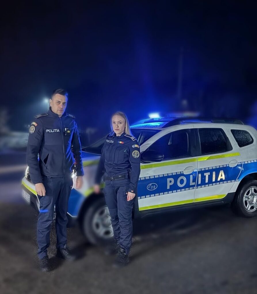 Dolj: Polițiștii salvatori. Au reușit să salveze un bărbat și o bătrână din case cuprinse de flăcări