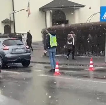 (VIDEO) Pieton accidentat în Craiova pe strada Dr. Nicolae I Sisești