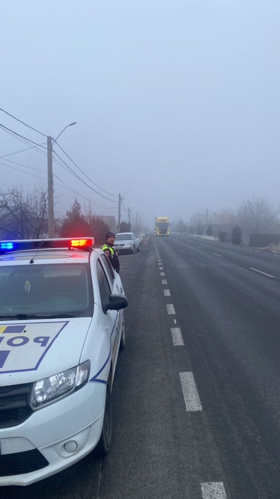 Mehedinți: Vizibilitate redusă din cauza ceței. Polițiștii monitorizează traficul
