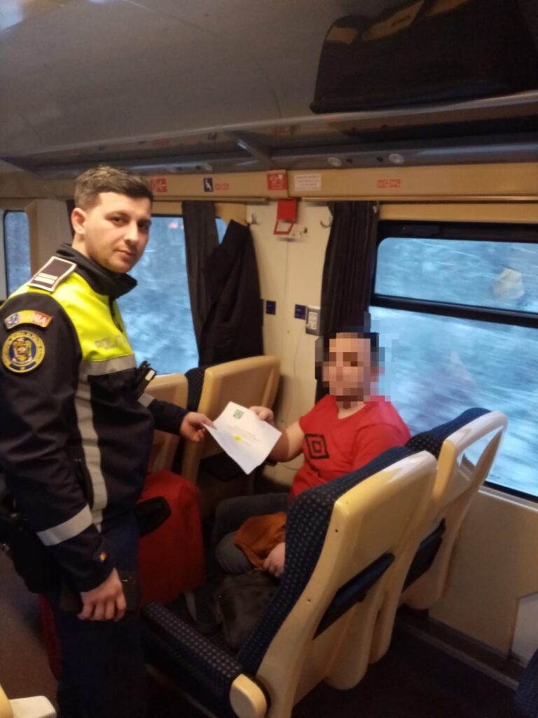 Mehedinți: Activități preventiv-educative pe trenurile de călători