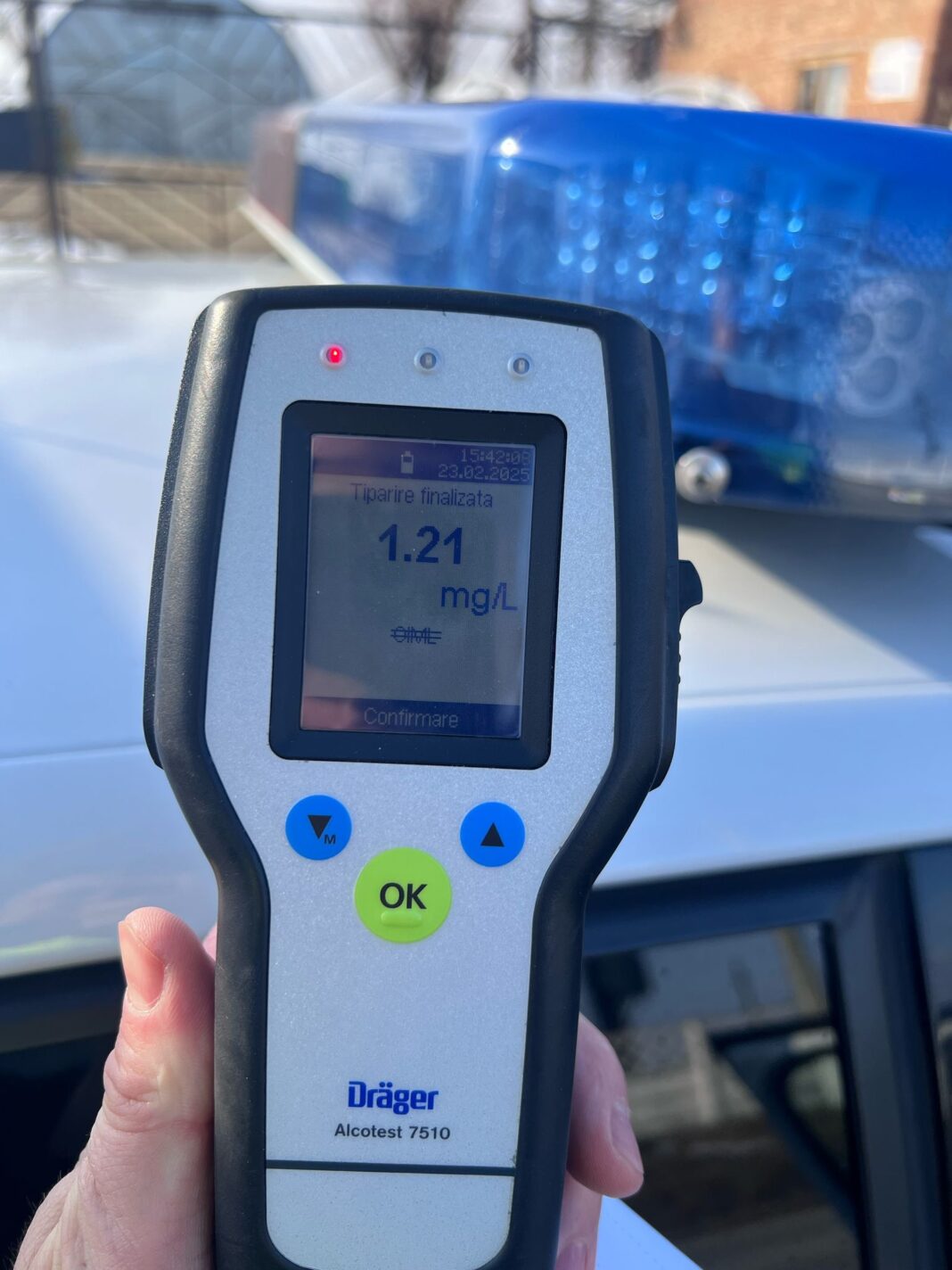 La volan, cu o concentrație alcoolică de 1.21 mg/l alcool pur în aerul expirat