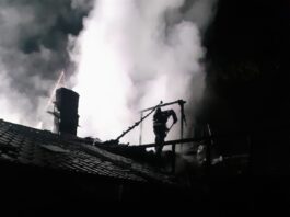 Incendiu la o casă din Costești