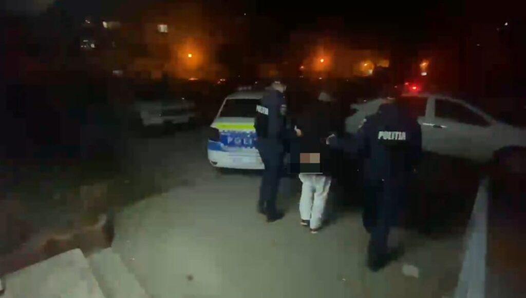 (VIDEO) Craiova: Reținut pentru violență în familie și distrugere