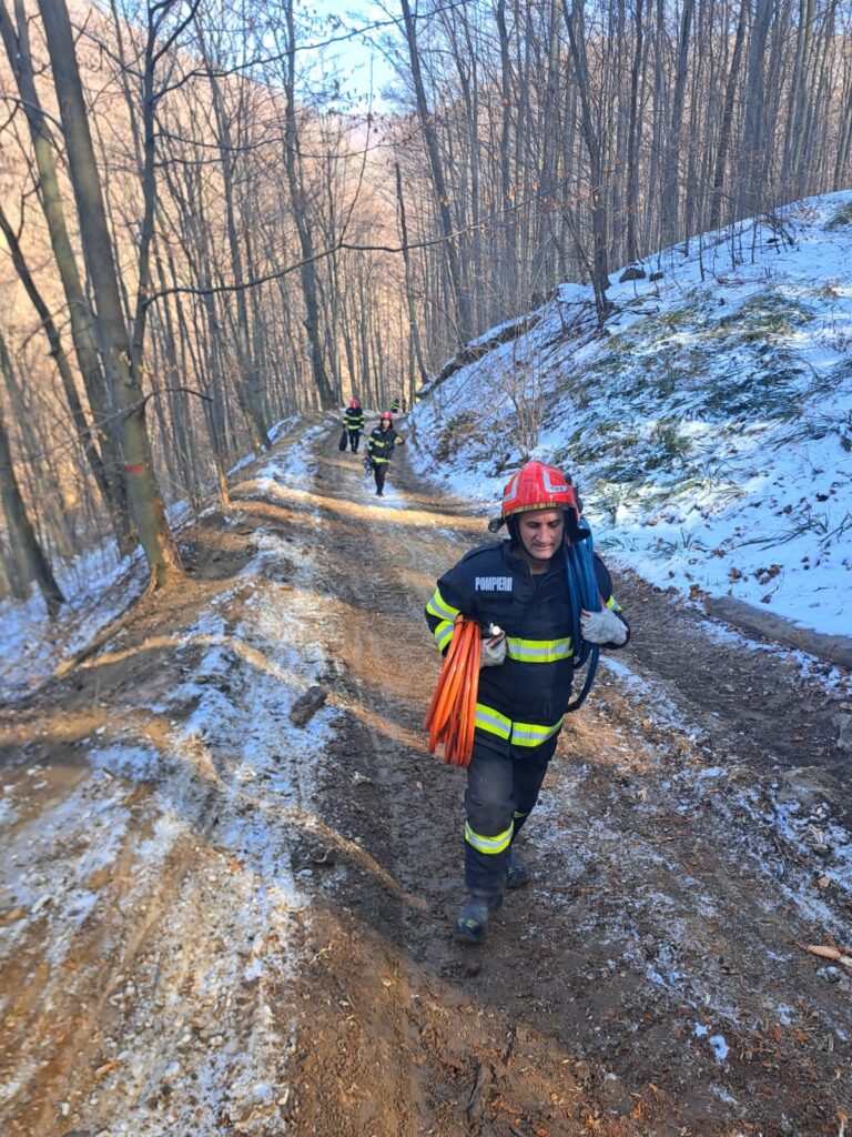 (VIDEO) Mehedinți: A murit după ce a fost prins sub un utilaj forestier