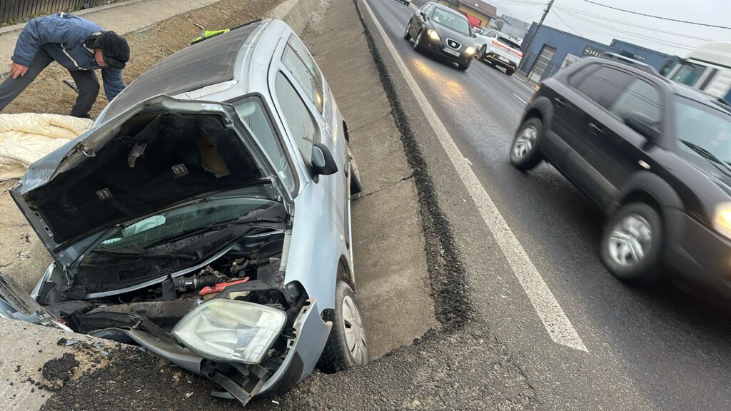 Accident rutier pe DN7, în municipiul Râmnicu Vâlcea. Doi bulgari, răniți