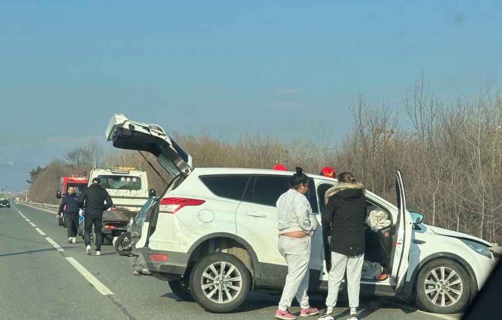Două persoane rănite într-un accident rutier la Bumbești-Jiu