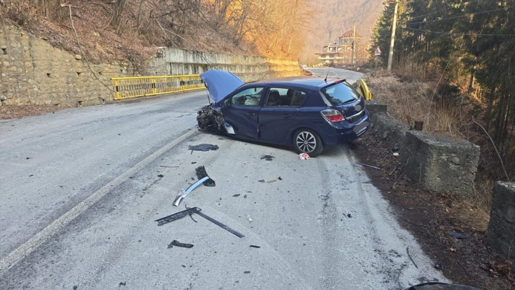 Șase răniți în urma unui accident produs pe DN7A, în localitatea Mălaia