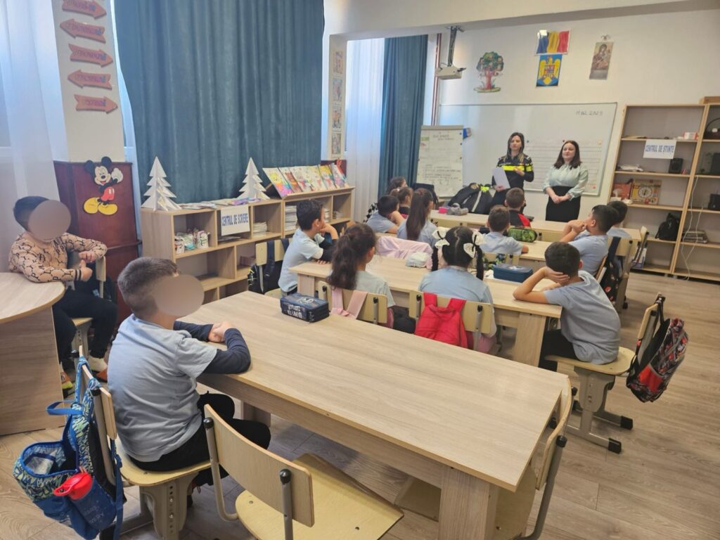 Vâlcea: Activități preventive adresate elevilor și cetățenilor