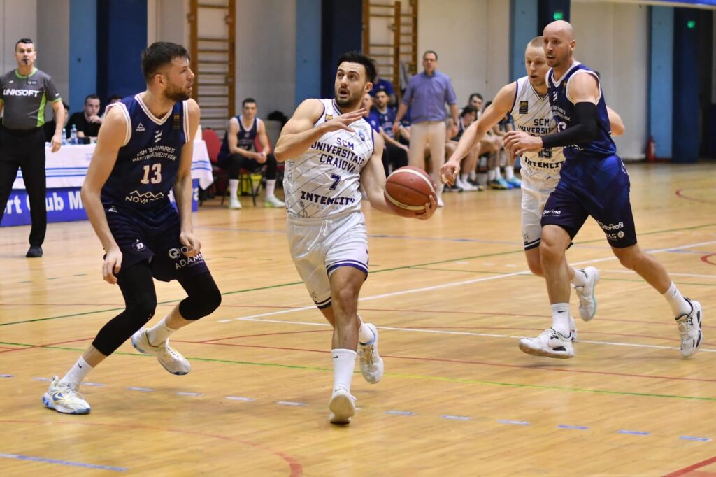 Baschet / SCMU Craiova nu concepe paşi greşiţi cu Petrolul