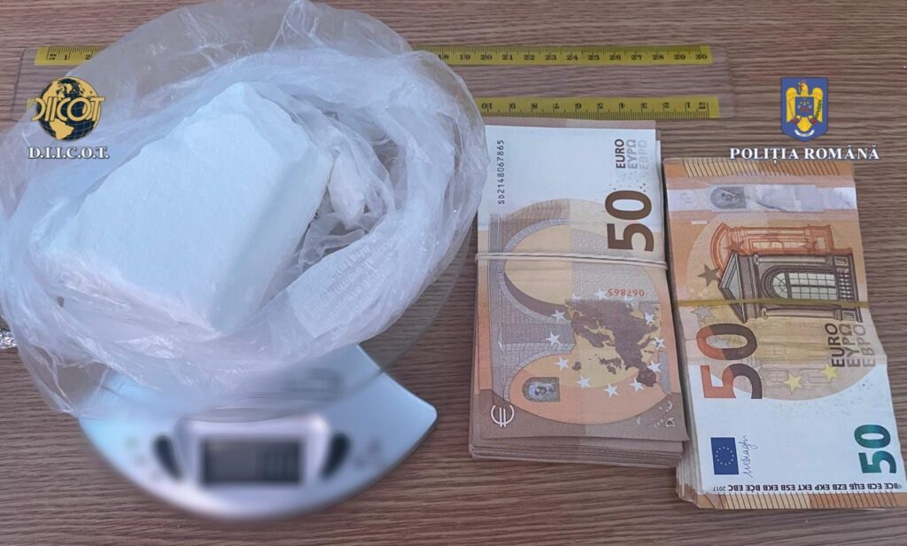Bărbaţii prinşi cu 100 grame de cocaină la Podari, condamnaţi cu executare