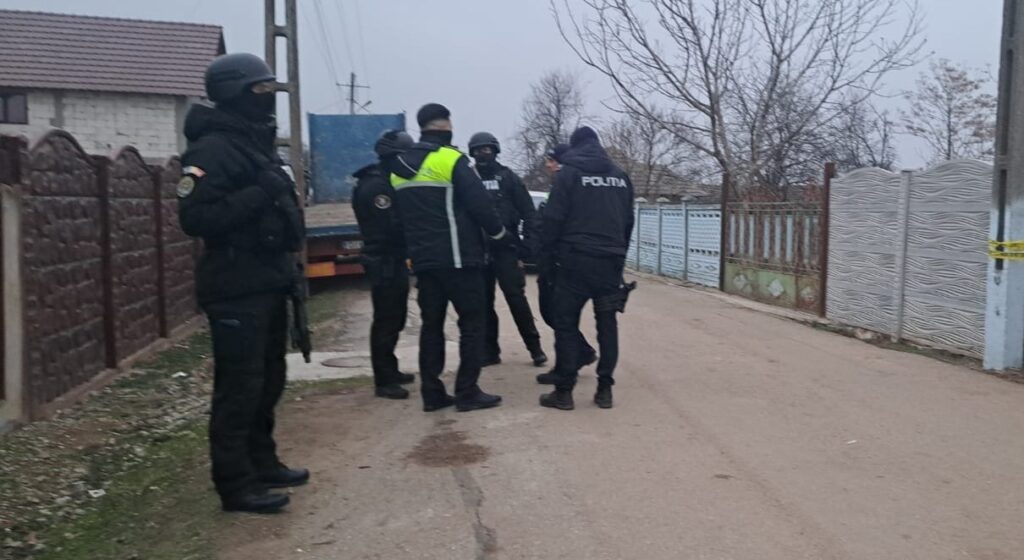 Bărbat de 32 de ani, ucis într-un imobil din comuna Verbiţa