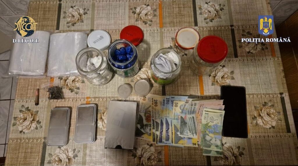 Şapte inculpaţi, încarceraţi pentru trafic de droguri