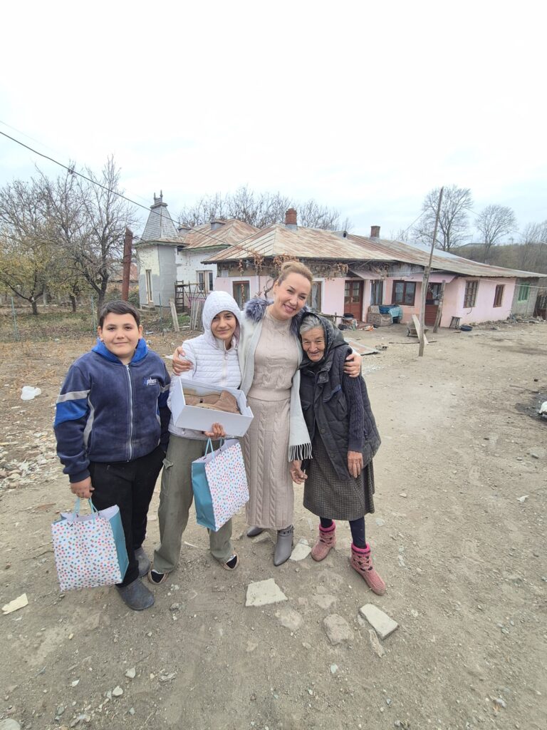 Un Mărţişor-Ajutor pentru doi copii din Gherceşti crescuţi de bunică şi pentru pacienţii cu boli rare