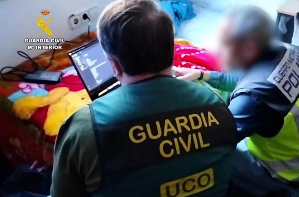 Un hacker adolescent, care a furat și vândut baza de date a poliției Guardia Civil, arestat în Alicante