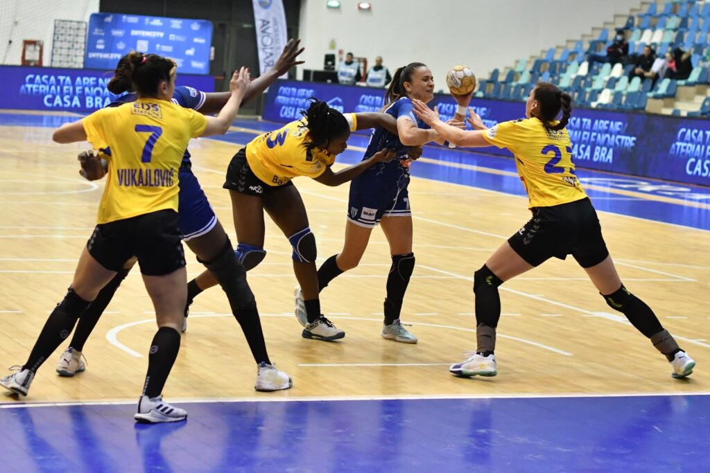 Handbal (f) / SCMU Craiova a neutralizat-o și pe Baia Mare și merge în sferturile Cupei