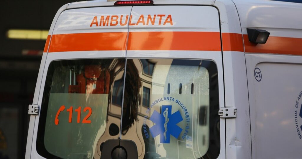 Pieton lovit de o ambulanță în centrul orașului Târgu Jiu