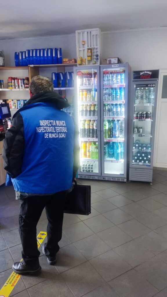 Un caz de muncă „la negru“, depistat la un angajator din Târgu Jiu