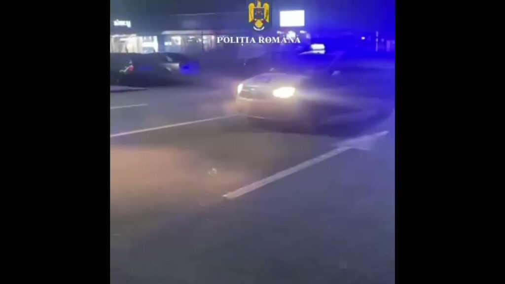 (VIDEO) Doi tineri, reținuți după ce au creat un profil feminin fals pe Facebook și au înșelat un bărbat