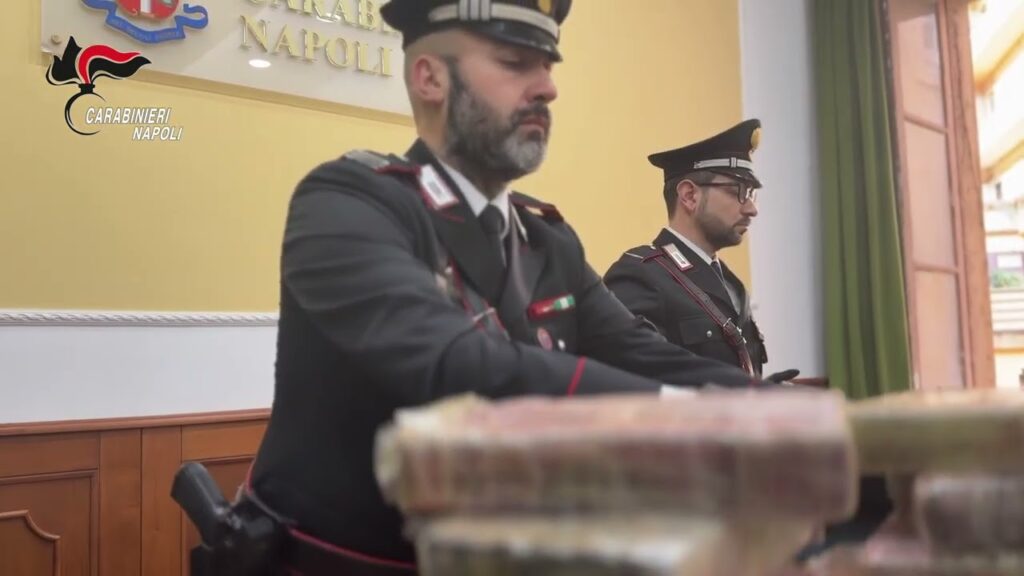 (VIDEO) Un napolitan și un român arestați. Au fost prinși cu 81 kg de cocaină pură