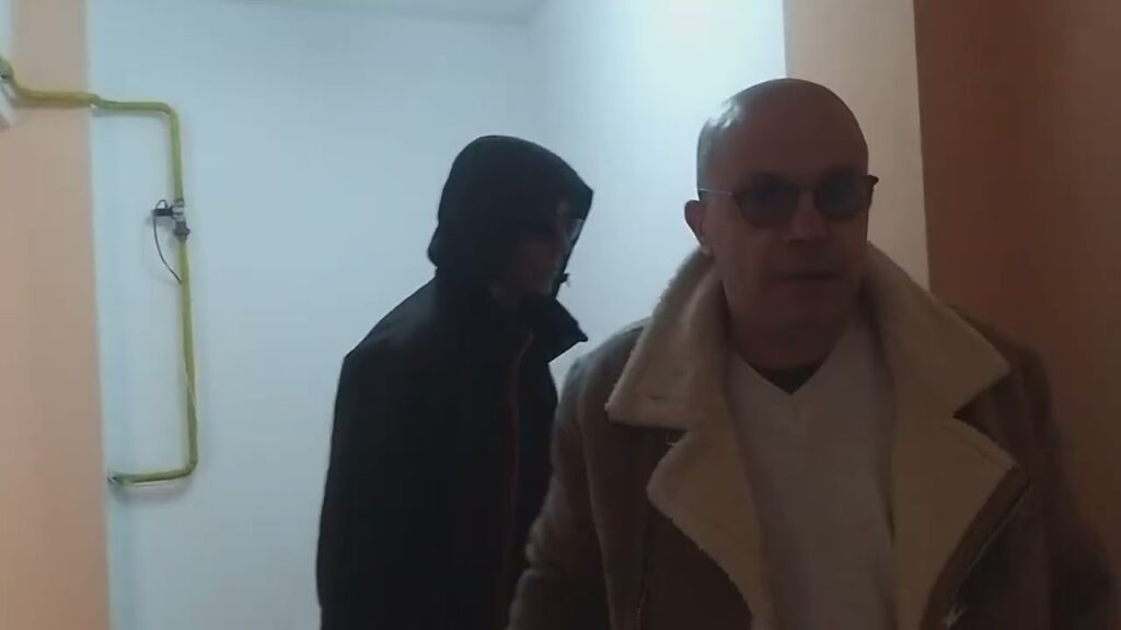 Reparaţiile liftului îi costă cât unul nou.Proprietarii sunt revoltaţi şi îl acuză pe preşedinte de jaf