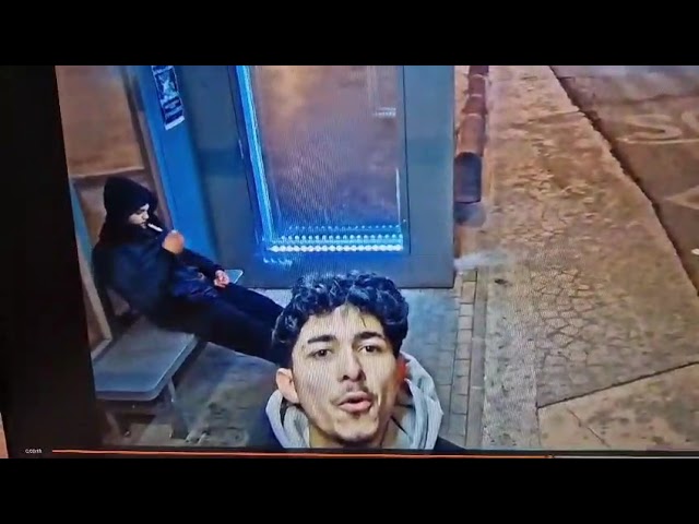 (VIDEO) Tânăr care a lipit gumă de mestecat pe o cameră dintr-o stație de autobuz, căutat de poliţişti