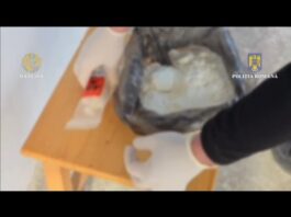 Arestați pentru trafic de substanțe psihoactive. Vindeau droguri contra telefoane mobile