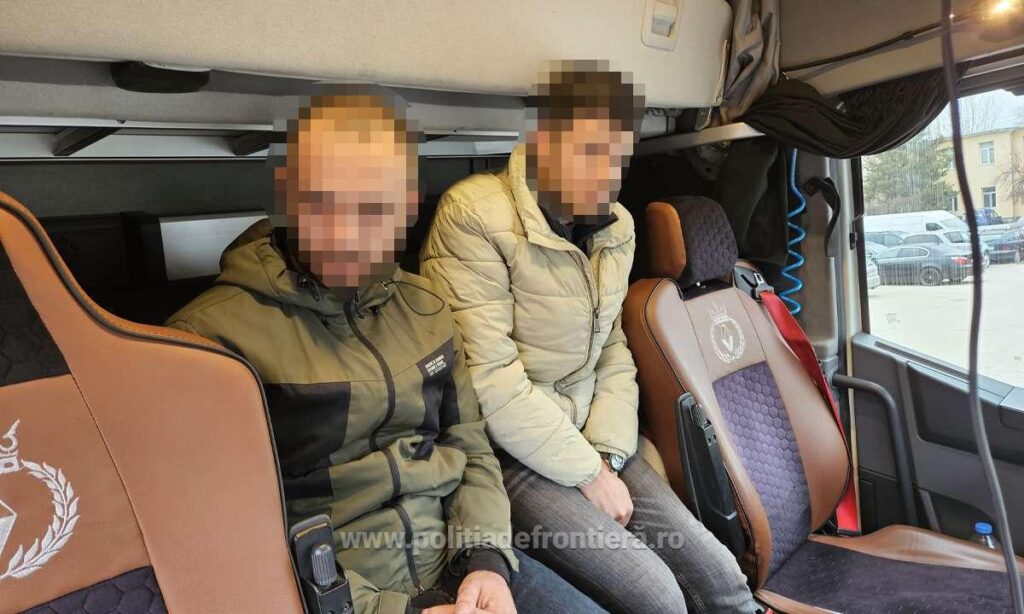 Doi sirieni fără viză, depistați la Calafat, într-un camion cu mandarine