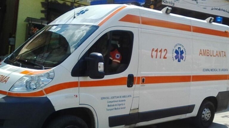 Bărbat străpuns de o bară de fier, după ce a căzut din podul casei